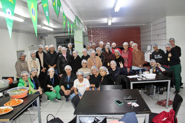 Alunos da EJA do SESI Caçador transformam aprendizado em ação solidária